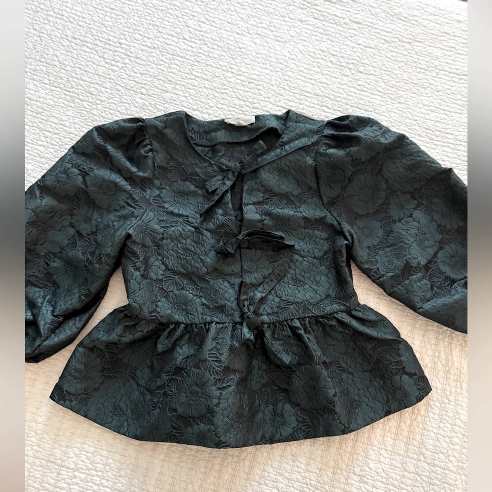 Entro brand top in size small